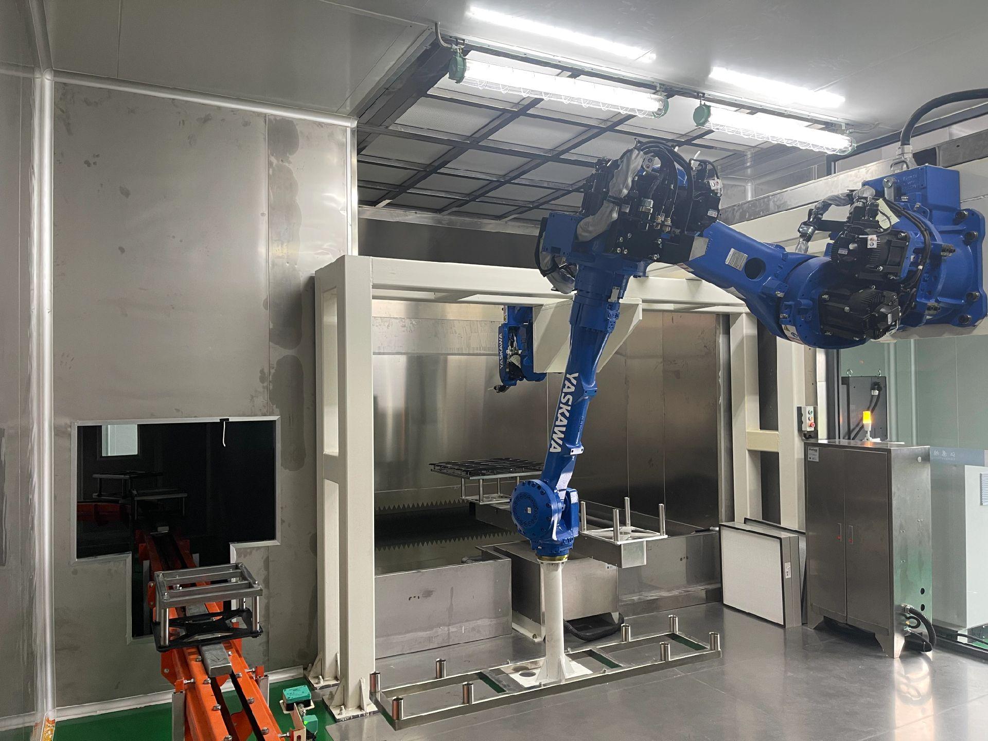 机器人自动喷涂(图1) 机器人自动喷涂(图1)